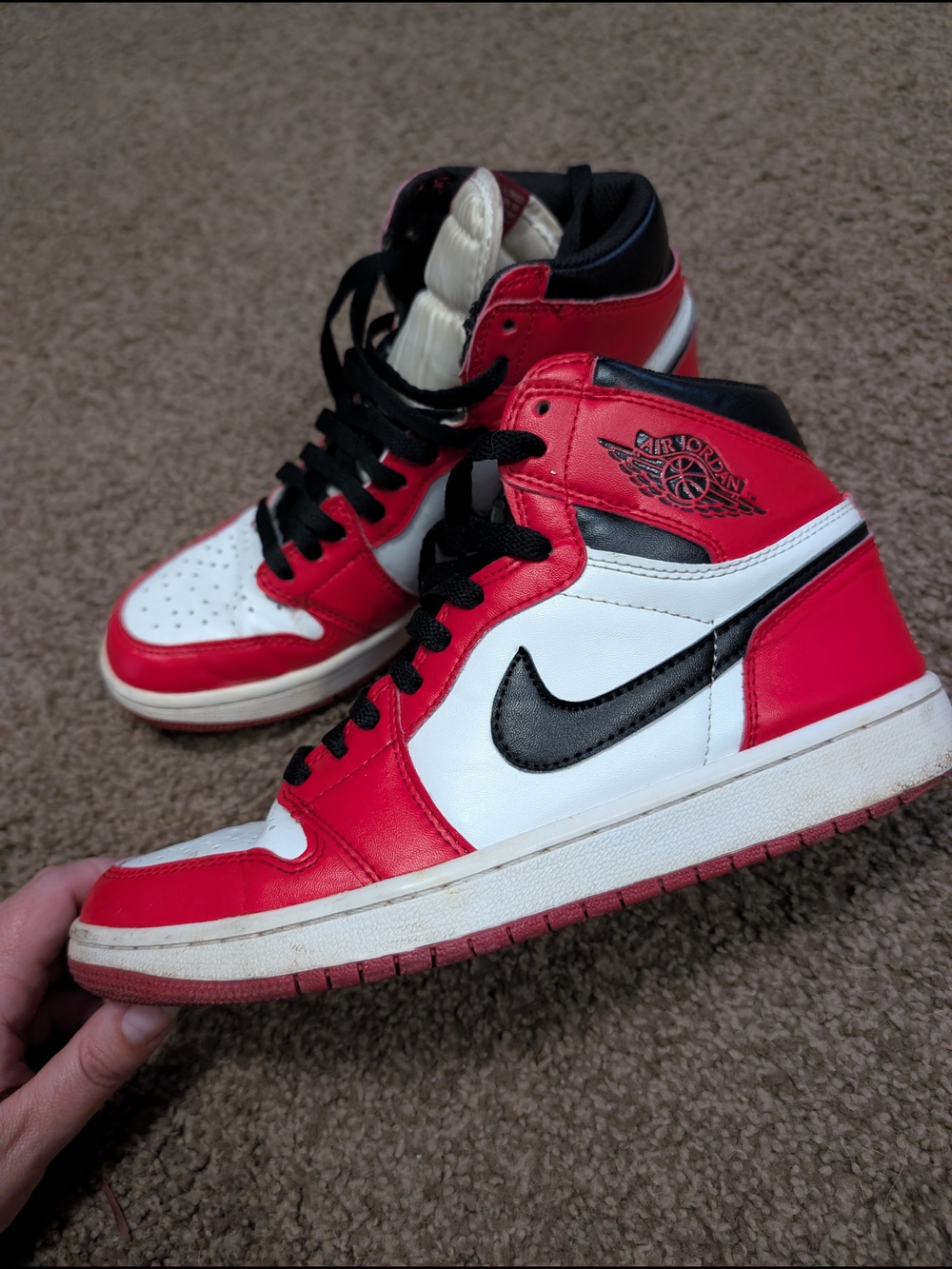 Title: Air Jordan 1 Retro High OG “Chicago Lost & Found” – Size 8.5